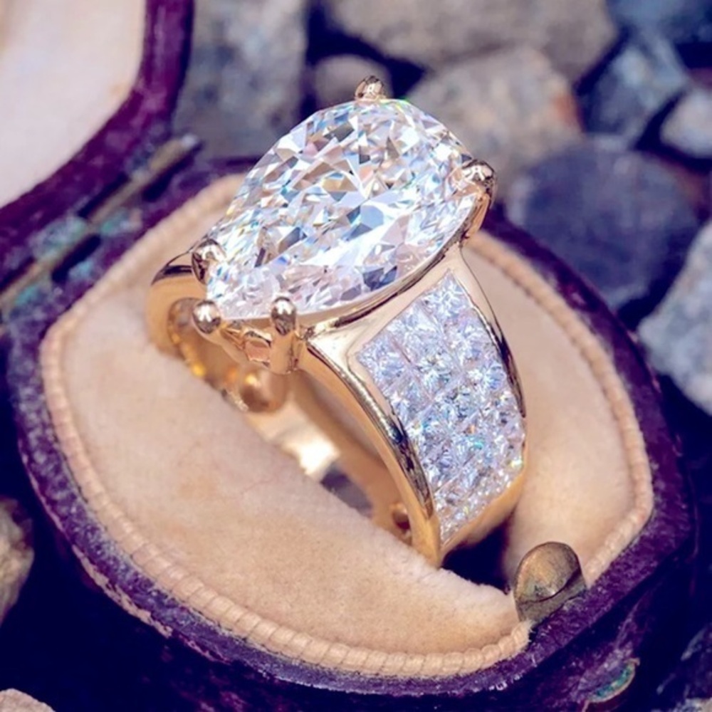 - 18k Yellow Gold Finish 3.50Ct Pear Cut lab Diamond Women's Engagement Ri…